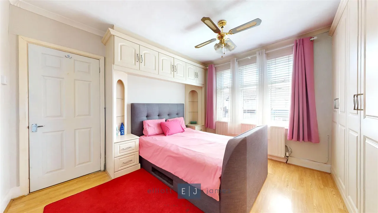 Frankland Road, London, photo 7