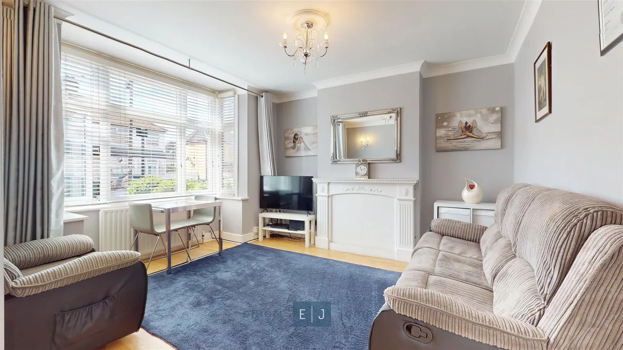Frankland Road, London, photo 3