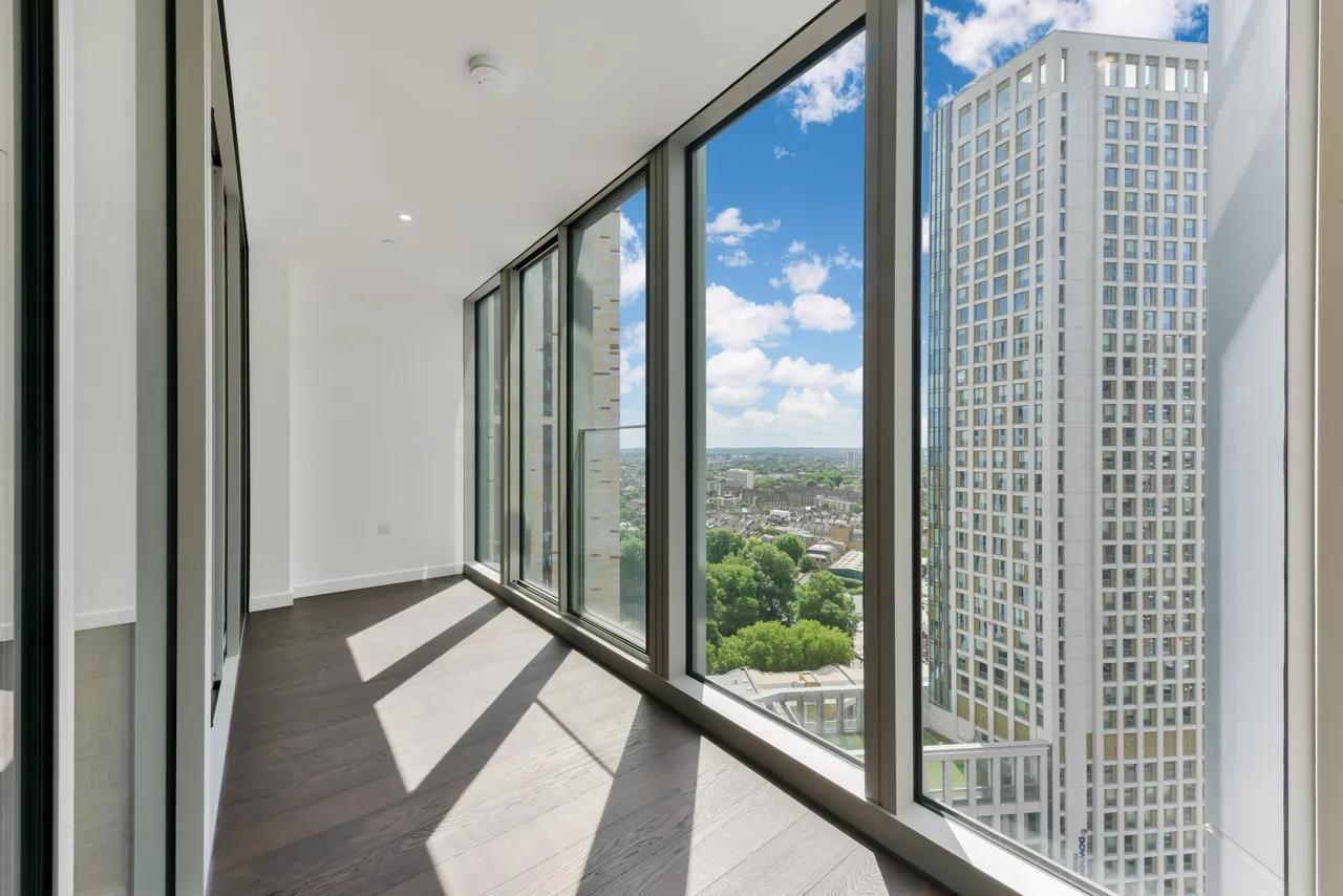 1 bed flat for sale, DAMAC Tower, Nine Elms, SW8
