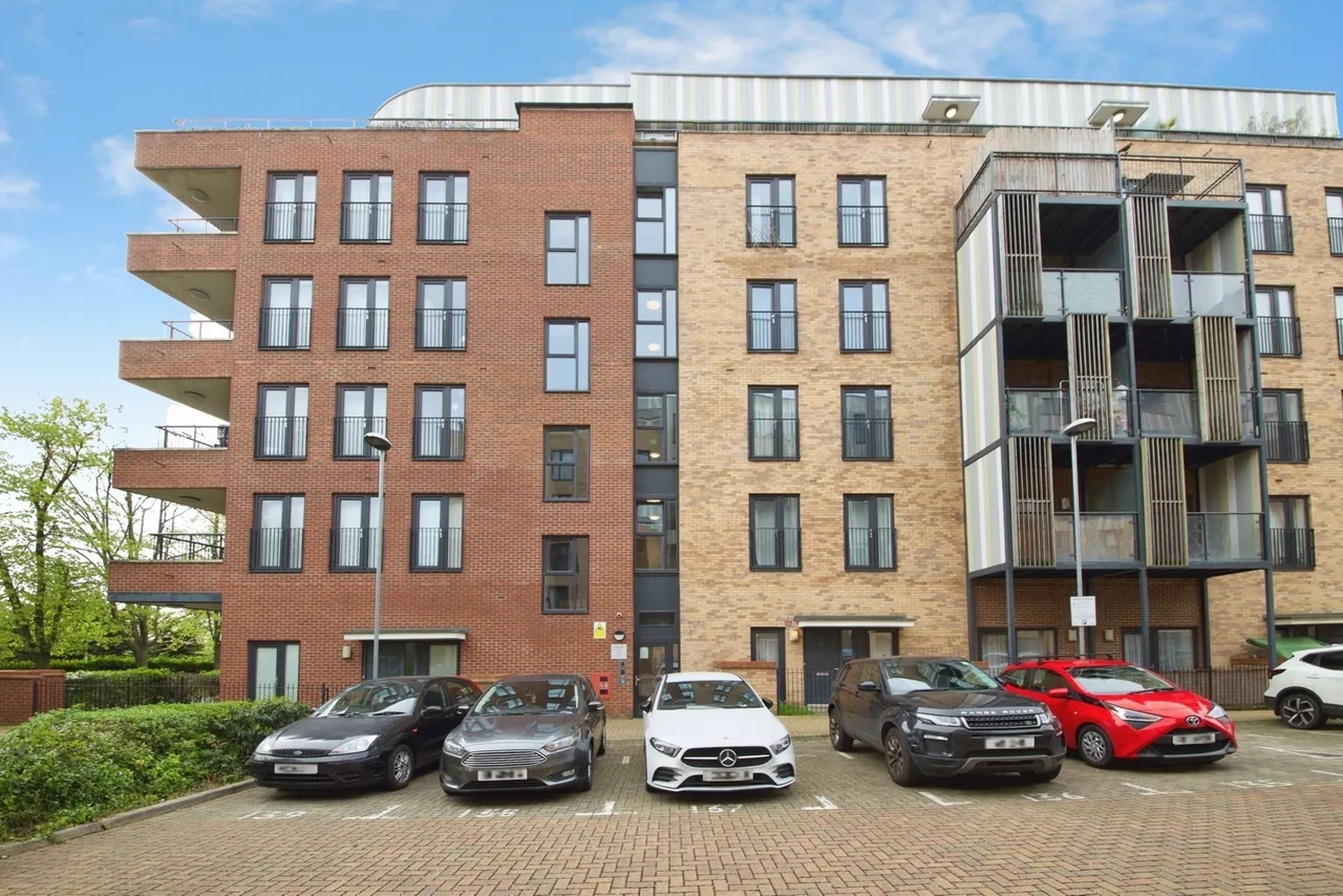 1 bed flat for sale — Maxwell Road, ROMFORD, Essex, RM7