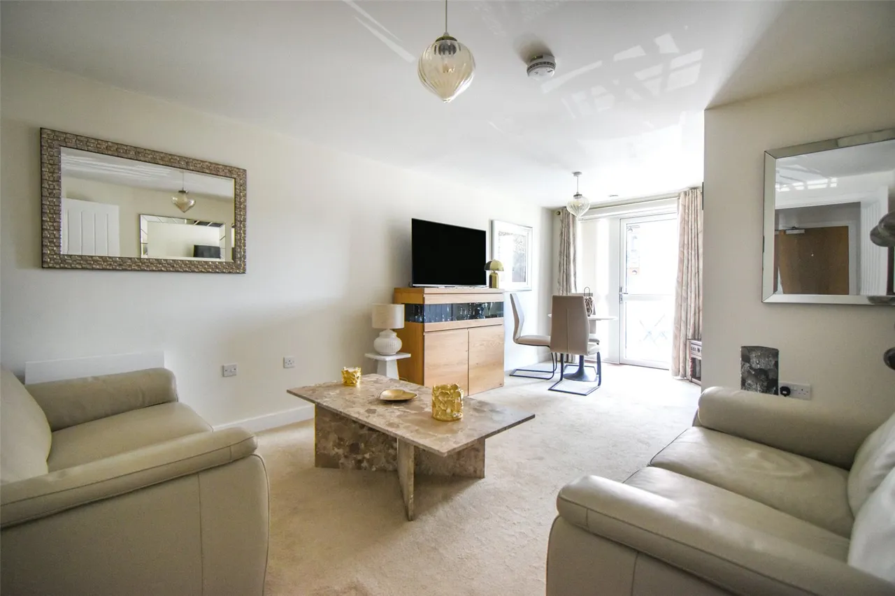 Station Road, Hook, Hampshire, RG27 9GU, photo 4