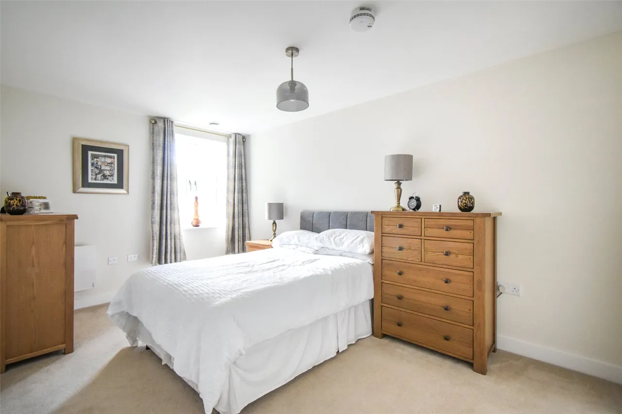 Station Road, Hook, Hampshire, RG27 9GU, photo 8
