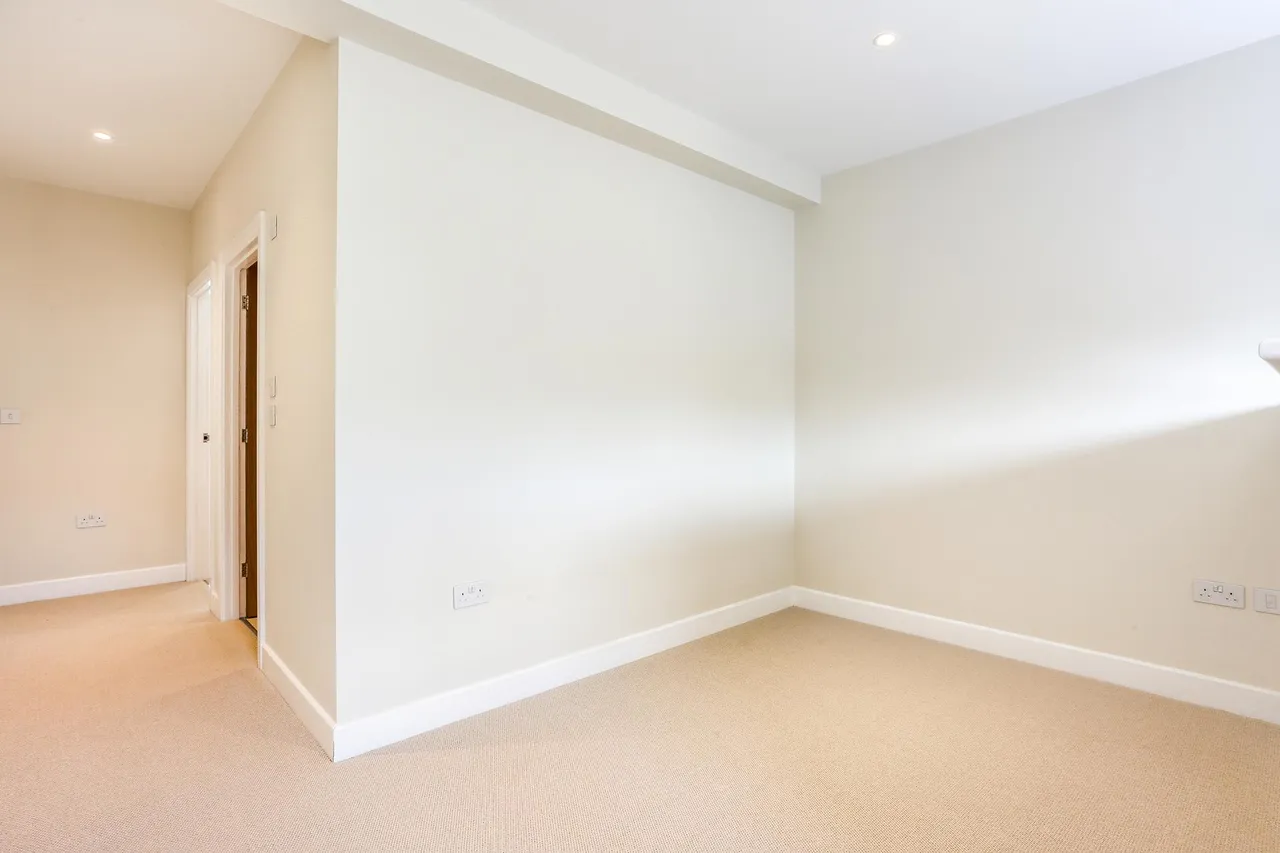 West Street, Ewell, KT17, photo 14