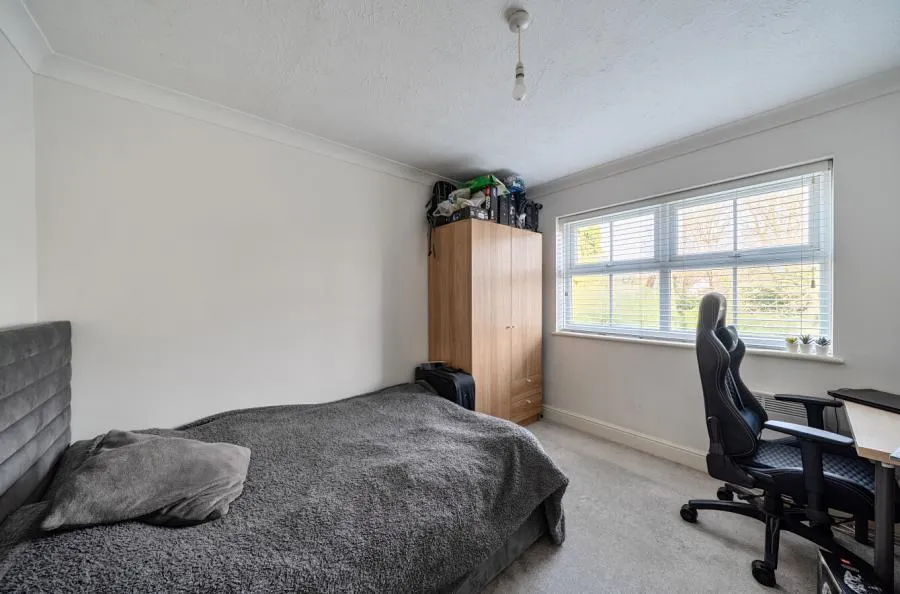 Broomhall Road, Woking, GU21, photo 6