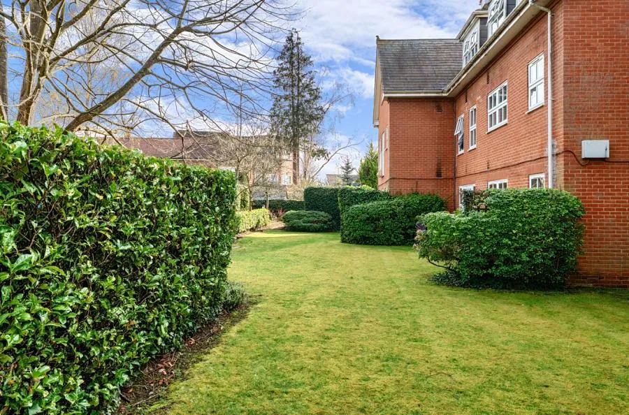 Broomhall Road, Woking, GU21, photo 10