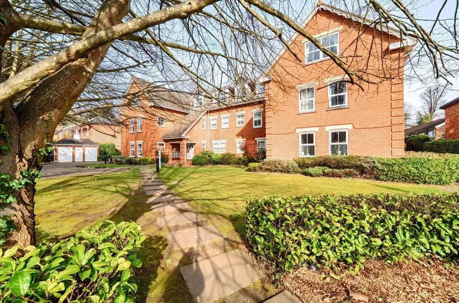 Broomhall Road, Woking, GU21, photo 11