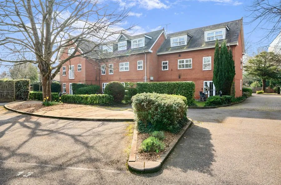 Broomhall Road, Woking, GU21, photo 9