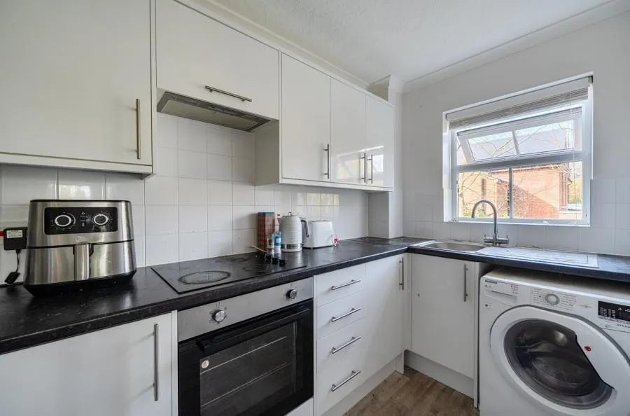 Broomhall Road, Woking, GU21, photo 4