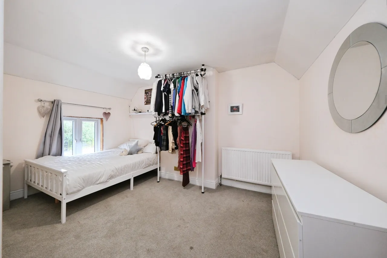 Main Street, Newark, NG22, photo 9