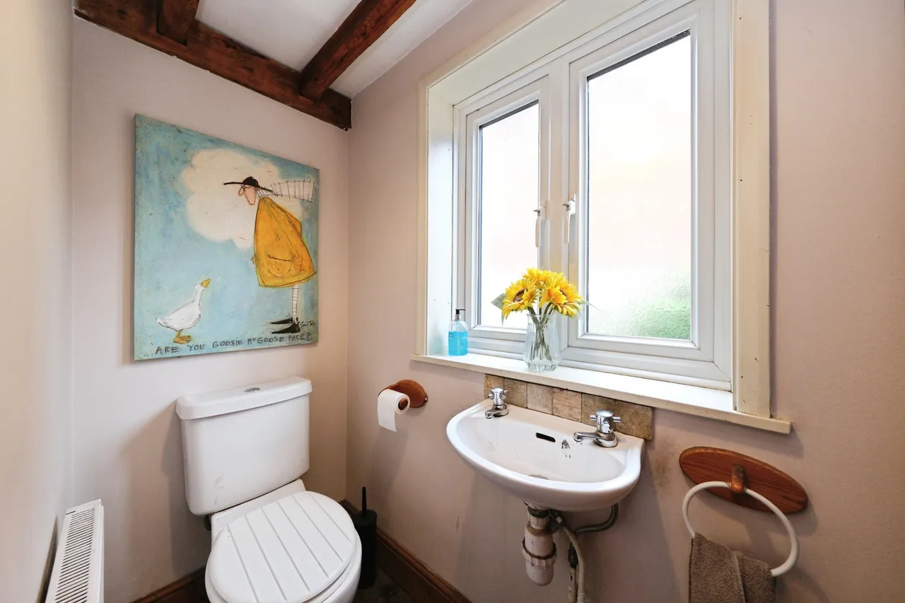 Main Street, Newark, NG22, photo 14