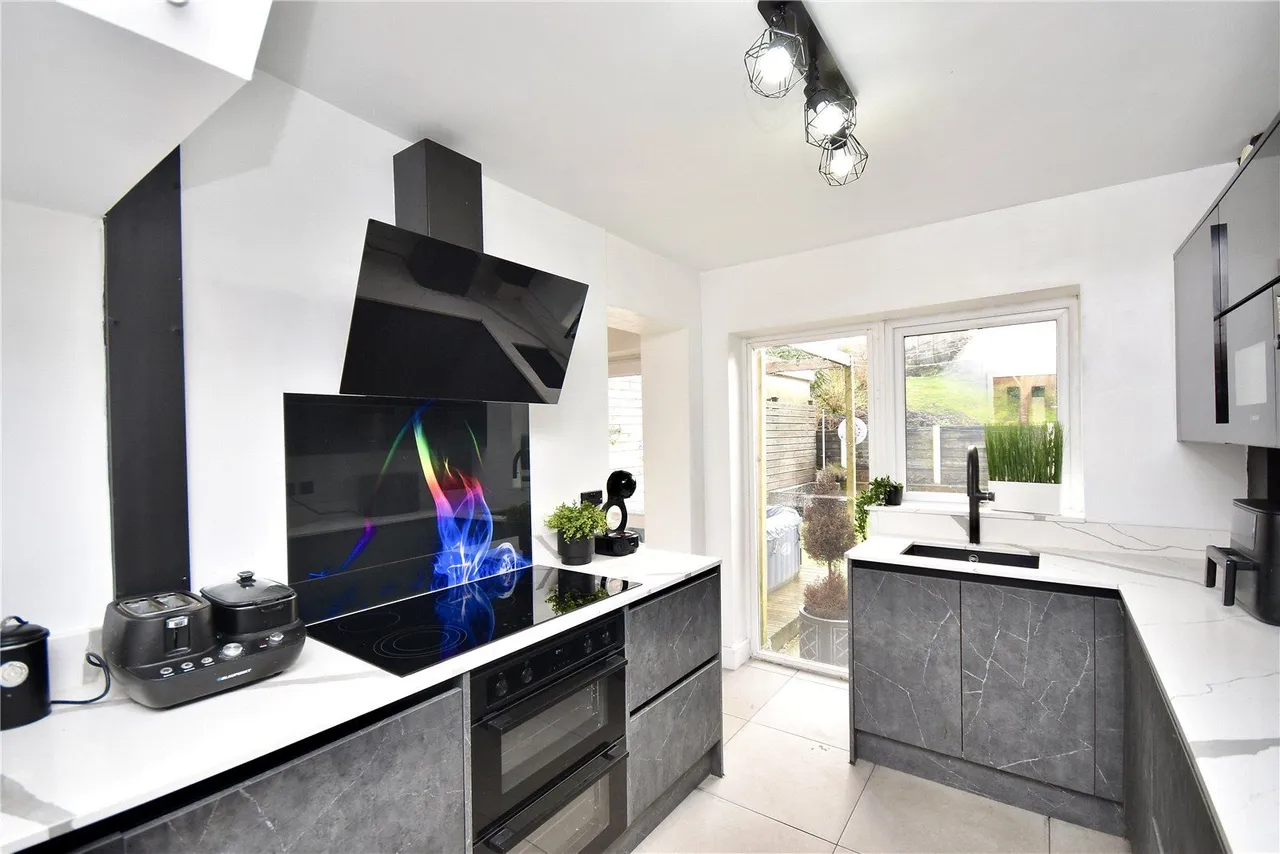 Oozewood Road, Royton, OL2, photo 2