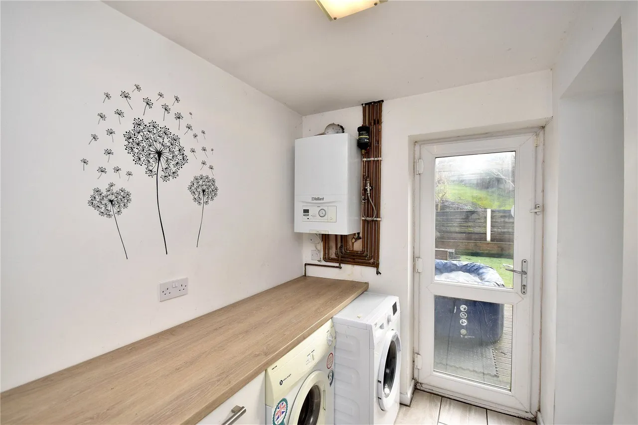 Oozewood Road, Royton, OL2, photo 17