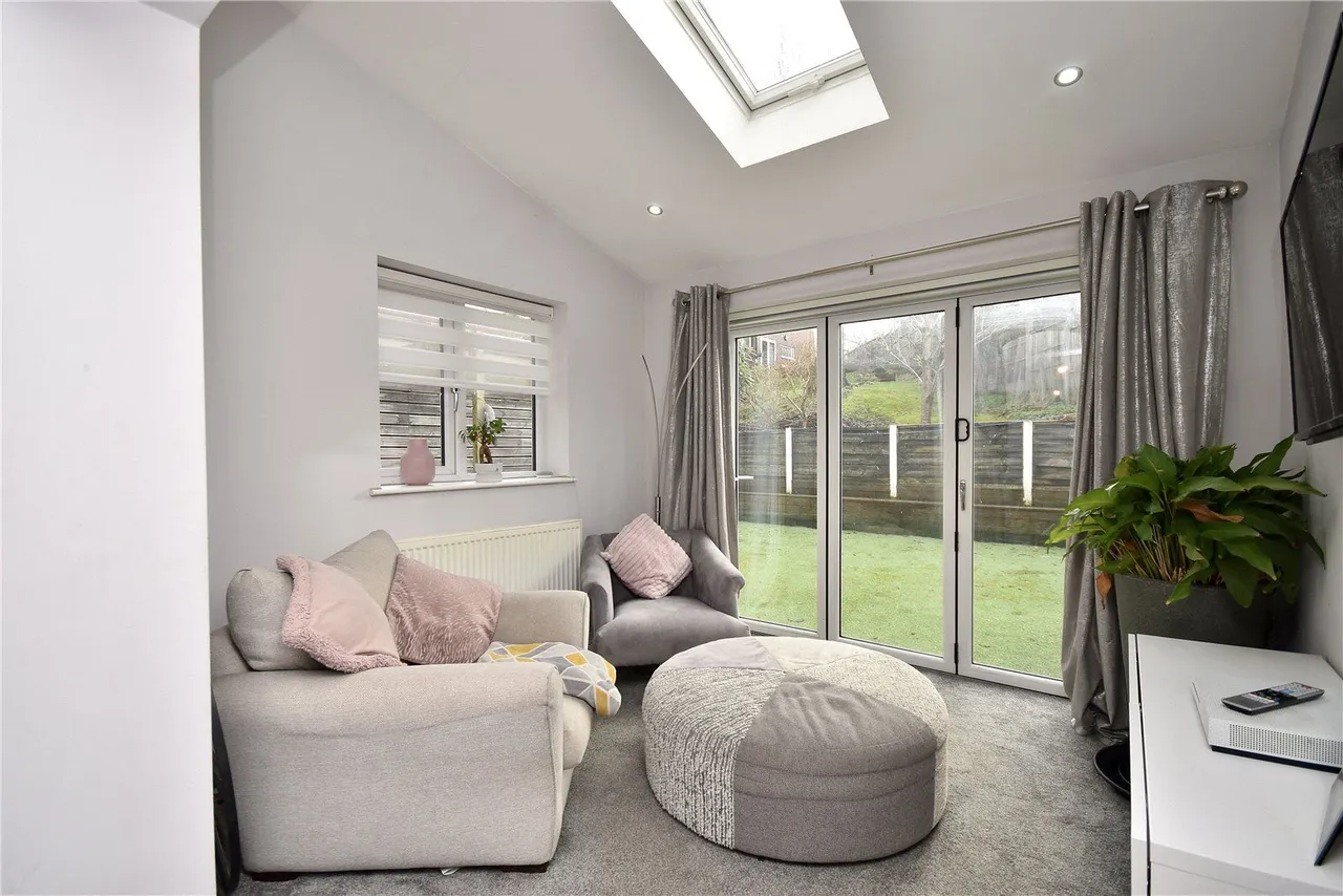 Oozewood Road, Royton, OL2, photo 11