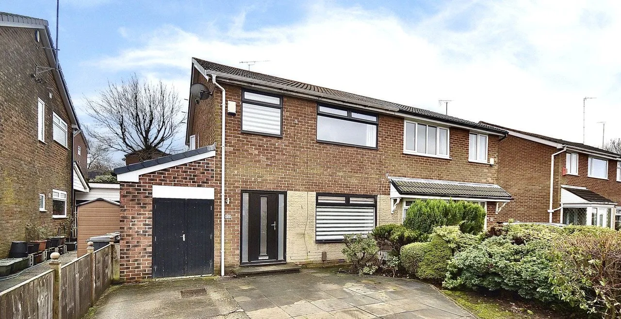 Oozewood Road, Royton, OL2, photo 5