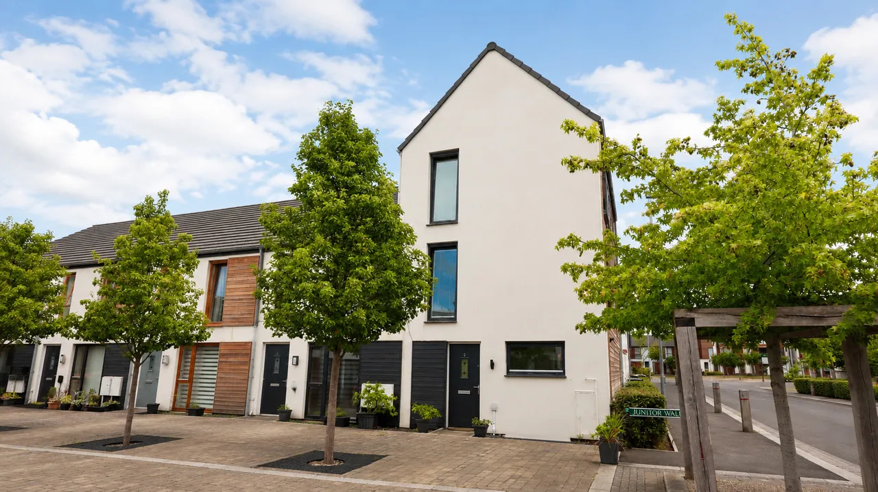 4 bed house for sale, Junitor Walk, Street