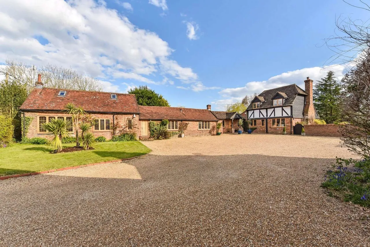 4 bed house for sale — West Chiltington Lane, Billingshurst, West Sussex, RH14 9DP