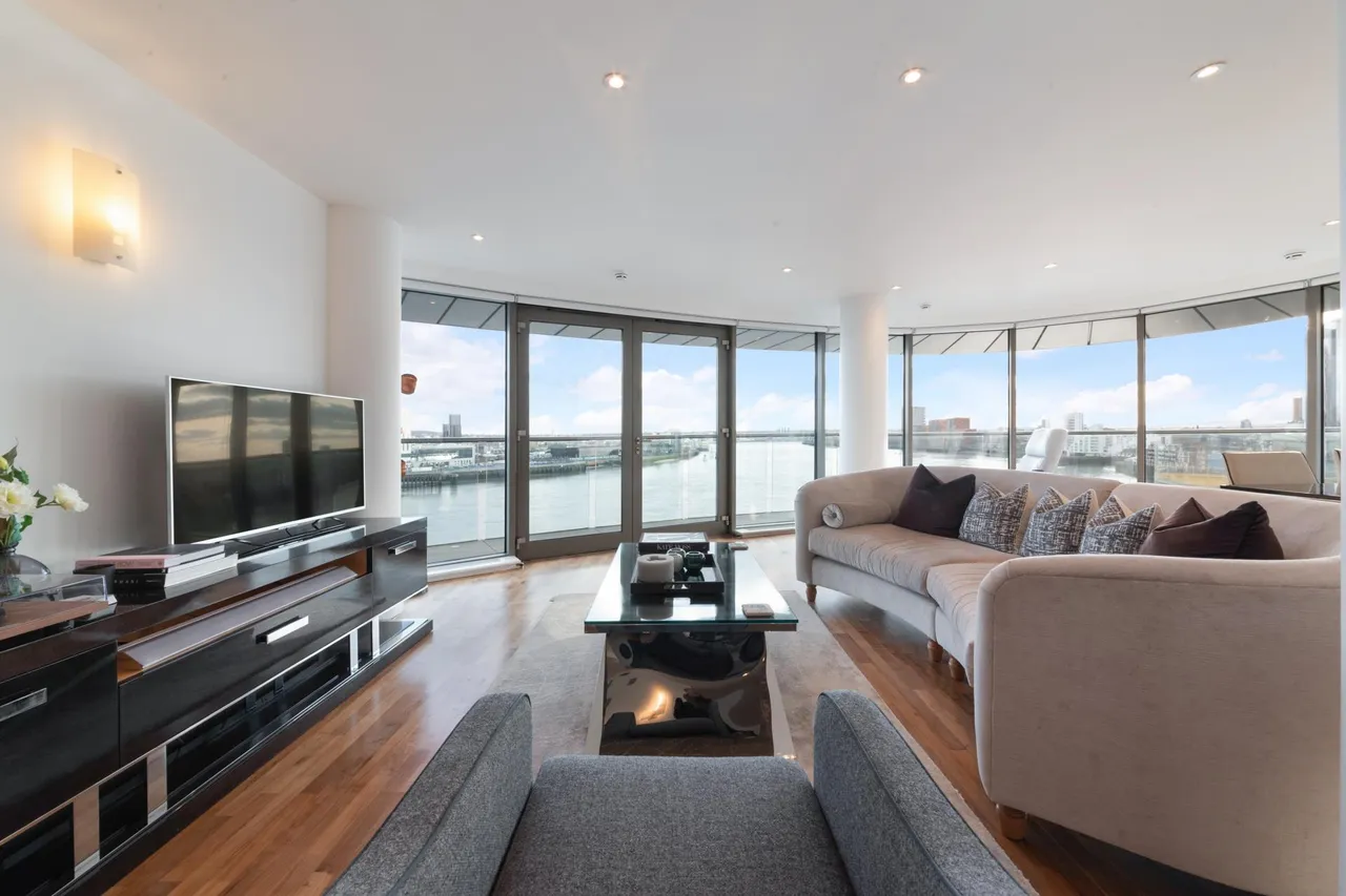 2 bed flat for sale, Fairmont Avenue, London, E14