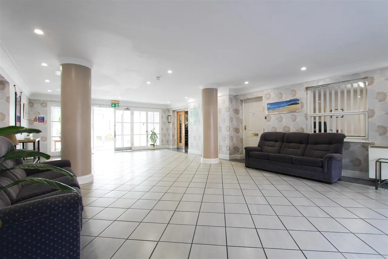 Pembroke Road, Ruislip, HA4 8NH, photo 13