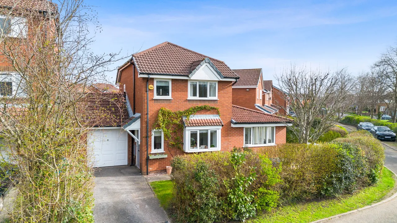 3 bed house for sale — Westhay Crescent, Birchwood, Warrington, Warrington, WA3 6UZ