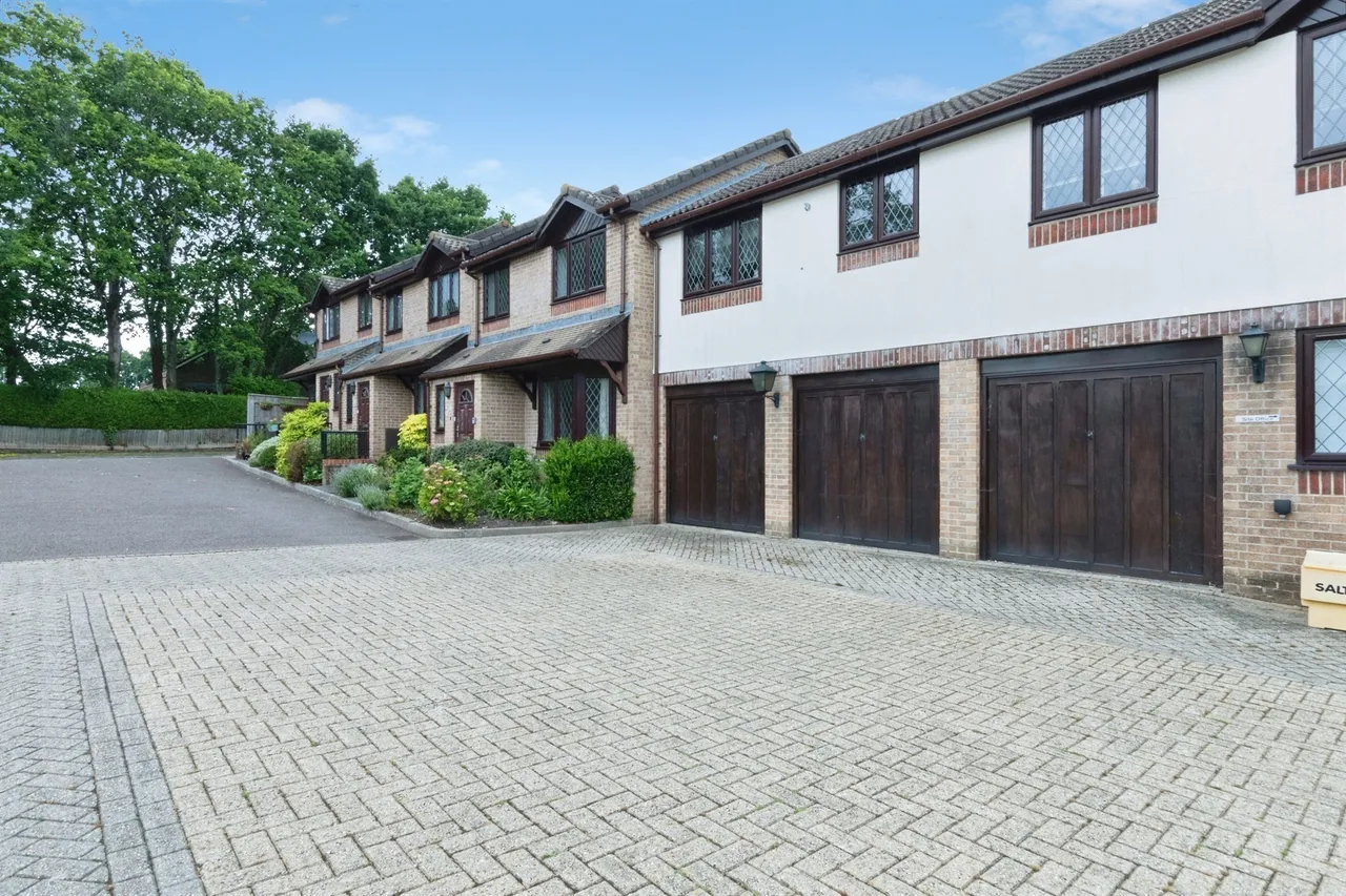 Orchard Court, Verwood, BH31, photo 3