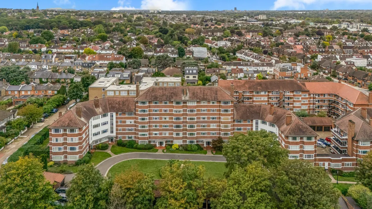 Upper Richmond Road West, London, SW14, photo 15