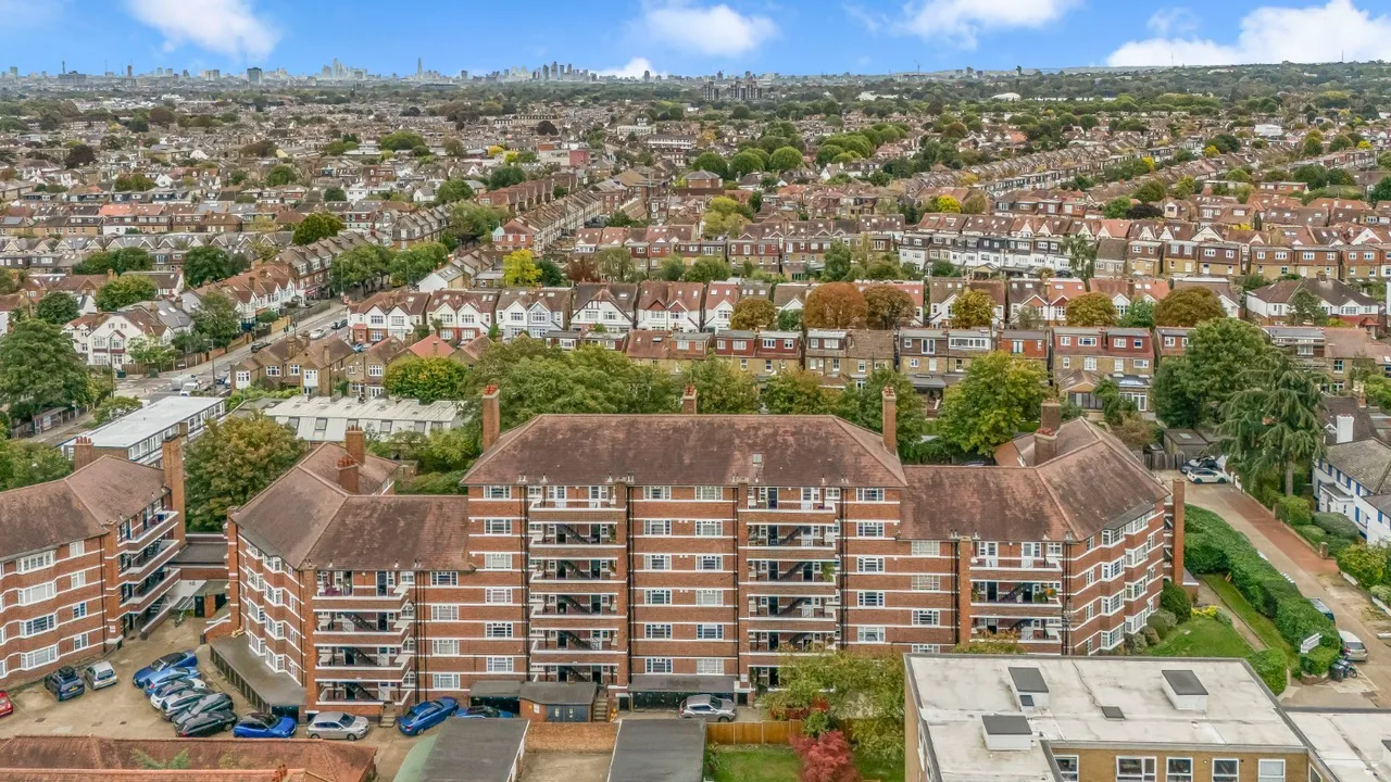 Upper Richmond Road West, London, SW14, photo 17