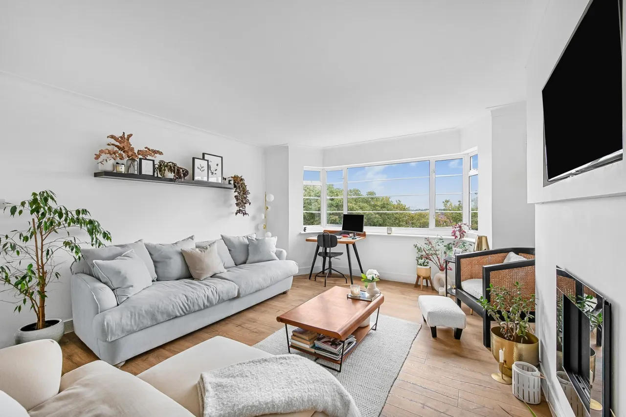 2 bed flat for sale, Upper Richmond Road West, London, SW14