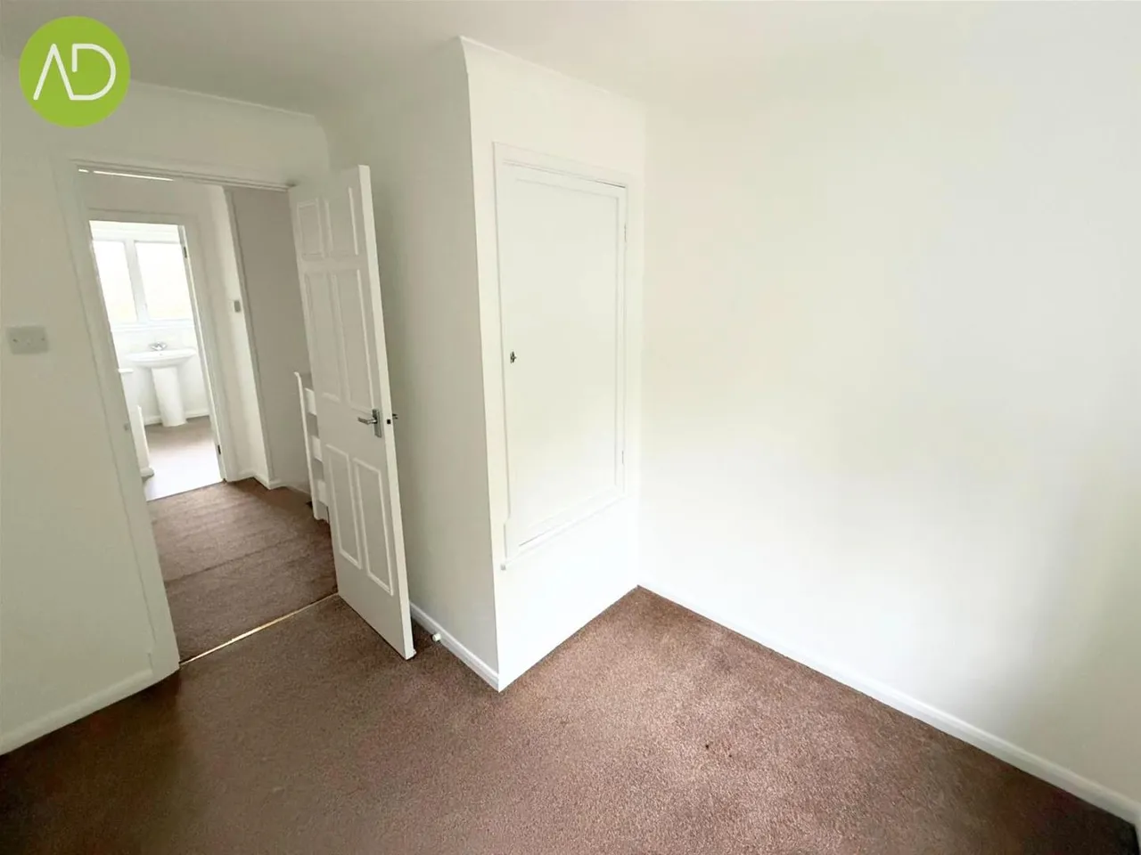High Road Wormley, Broxbourne EN10 6LG, photo 11