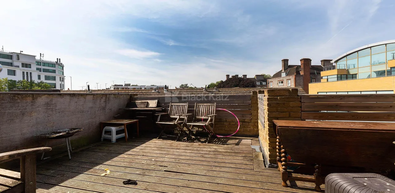 Camden High Street, NW1, photo 3