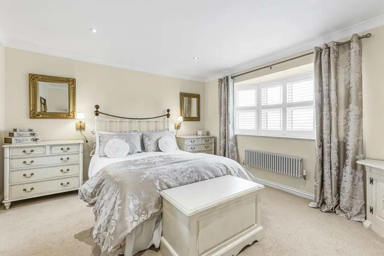 Poets Gate St James Parish, Goffs Oak EN7 6SB, photo 8