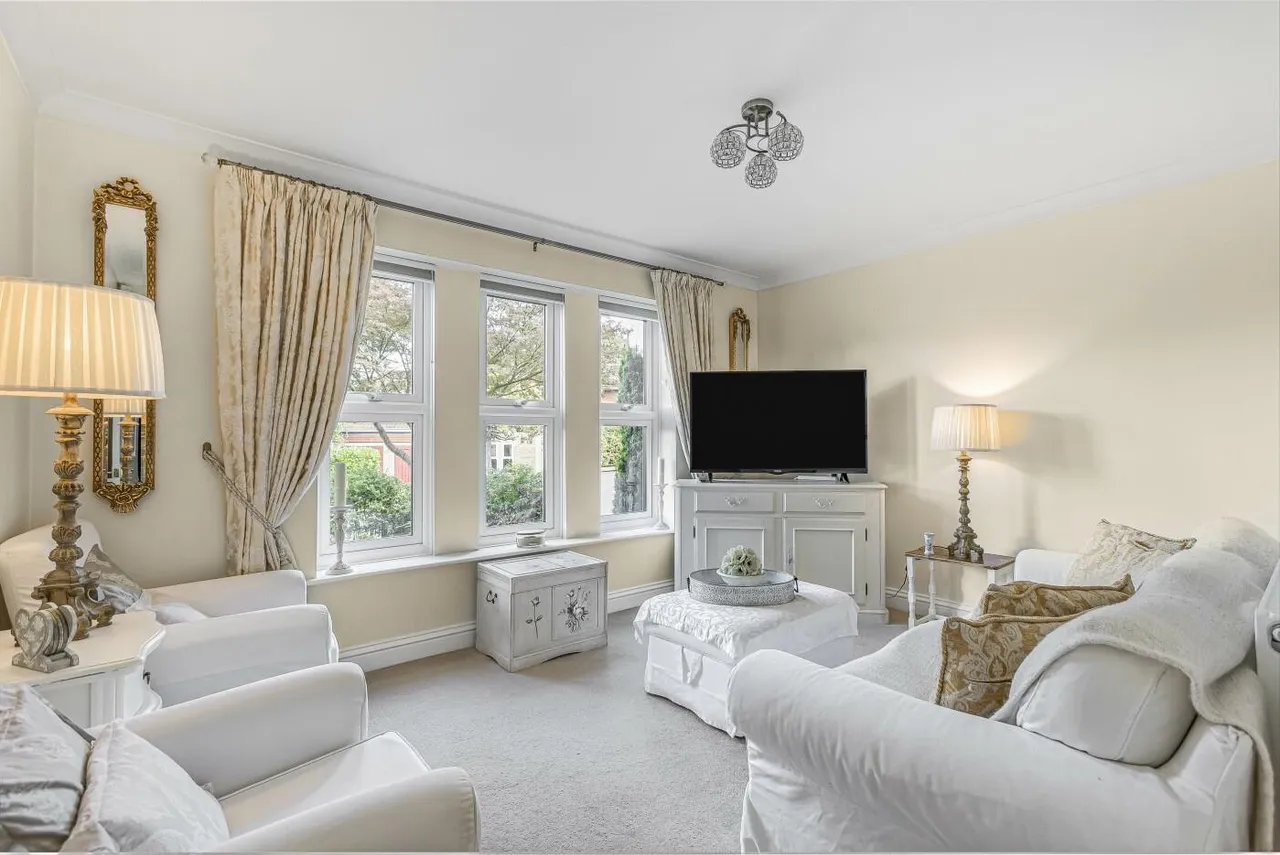 Poets Gate St James Parish, Goffs Oak EN7 6SB, photo 14