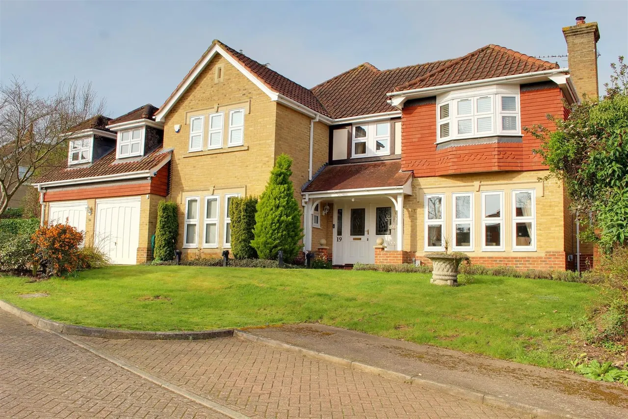 6 bed house for sale — Poets Gate St James Parish, Goffs Oak EN7 6SB