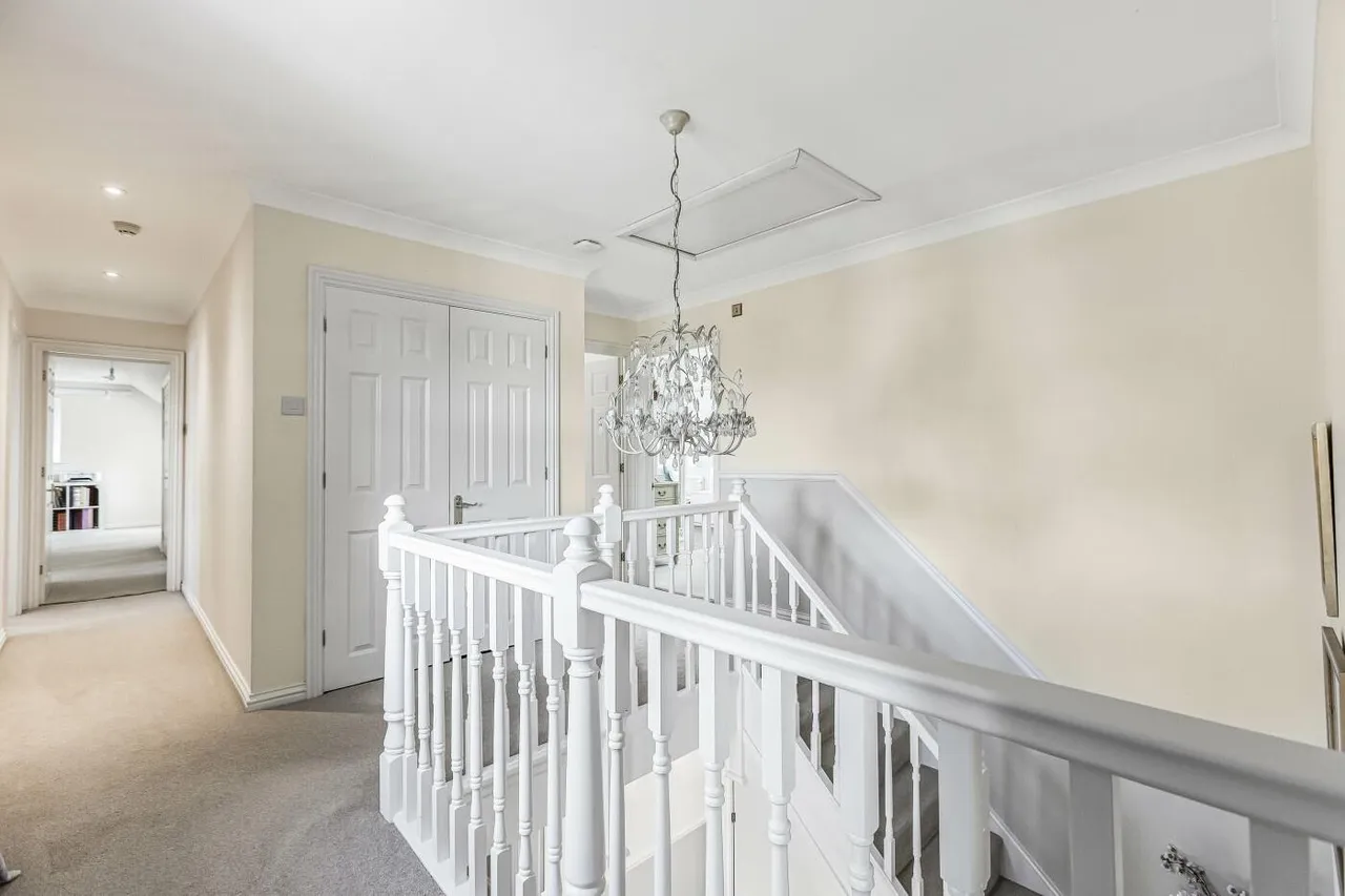 Poets Gate St James Parish, Goffs Oak EN7 6SB, photo 18