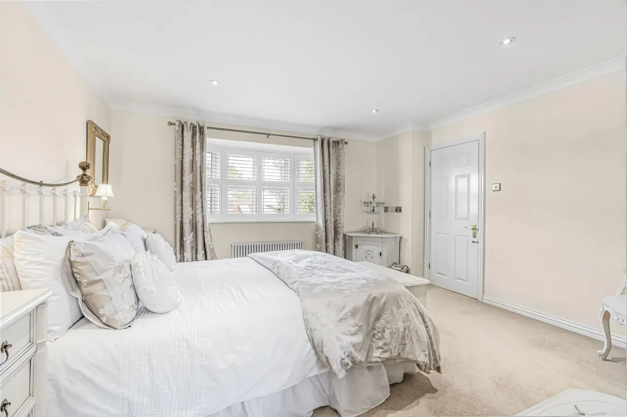 Poets Gate St James Parish, Goffs Oak EN7 6SB, photo 19