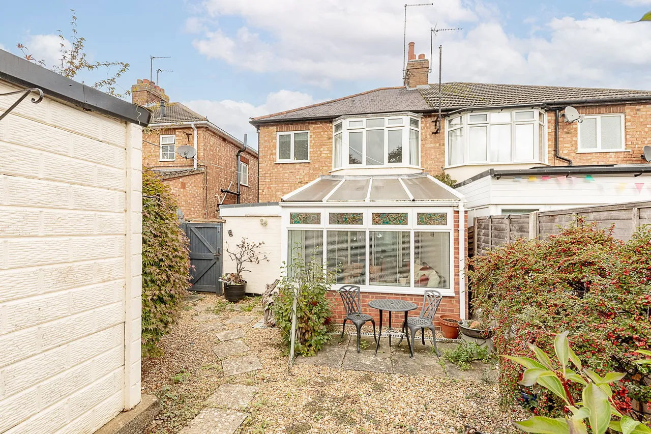 Aylesbury Street West, Wolverton, MK12, photo 16