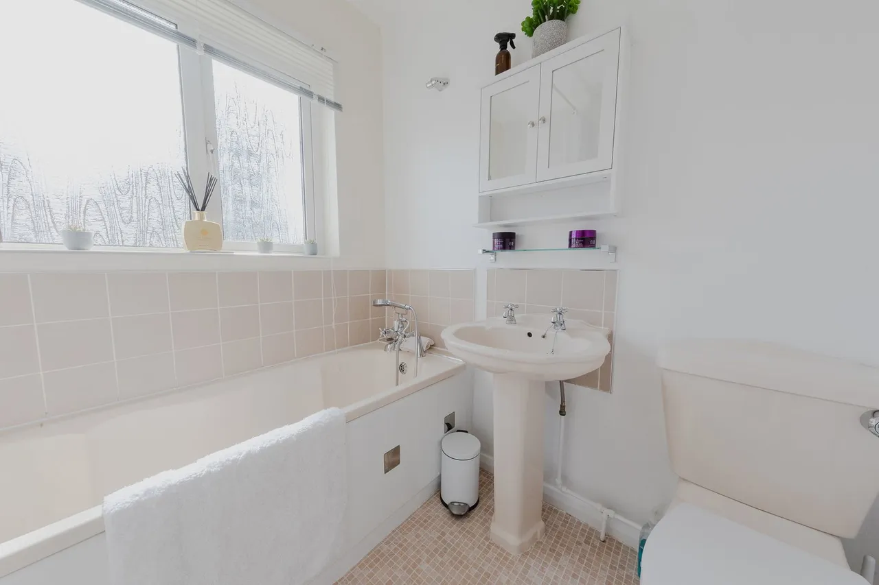 Aylesbury Street West, Wolverton, MK12, photo 15