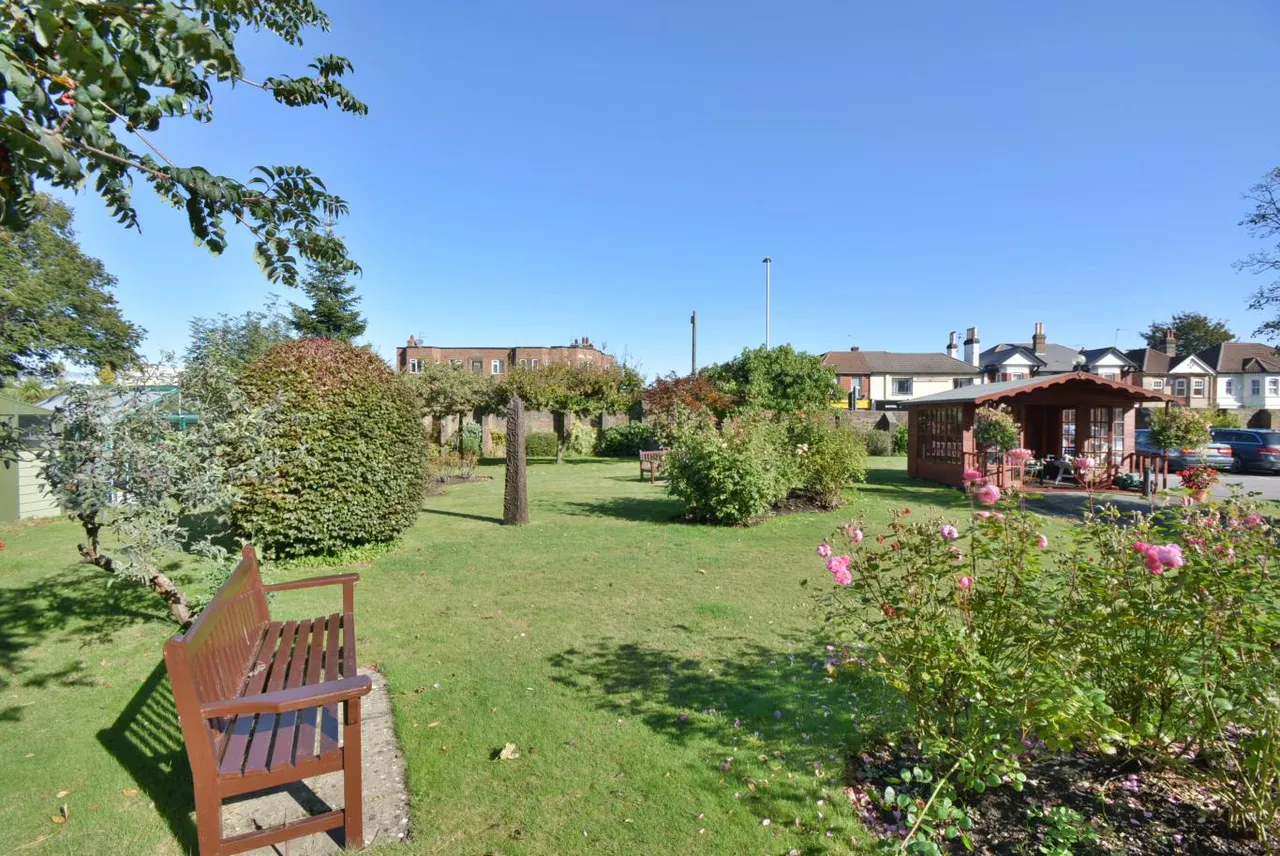 Melton Court, BH13, photo 13