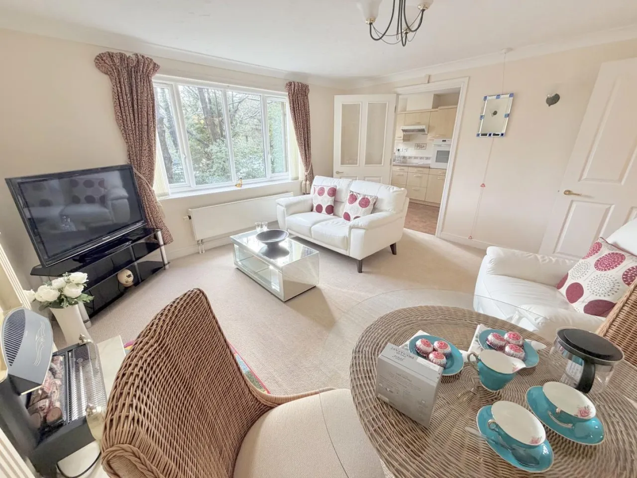 Melton Court, BH13, photo 4