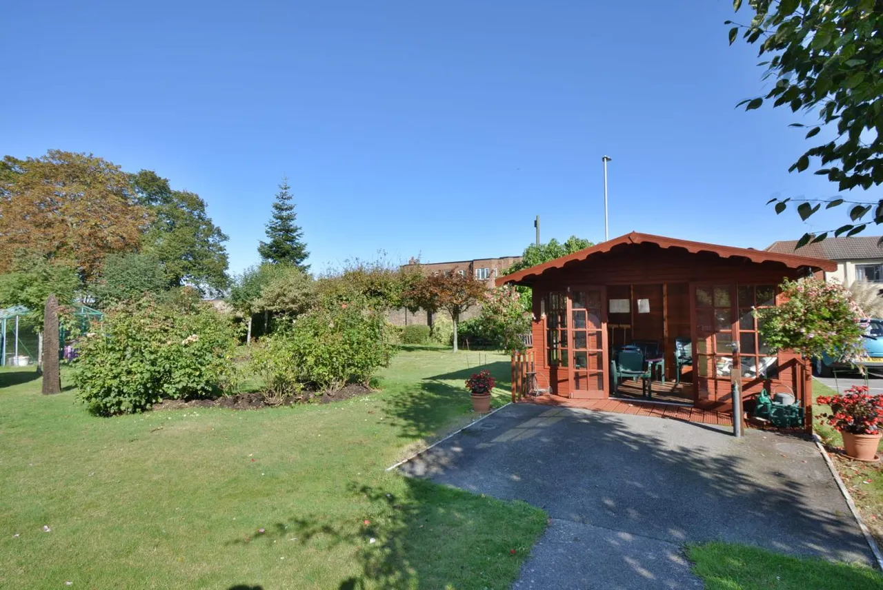 Melton Court, BH13, photo 14