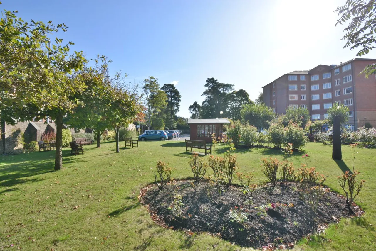 Melton Court, BH13, photo 11