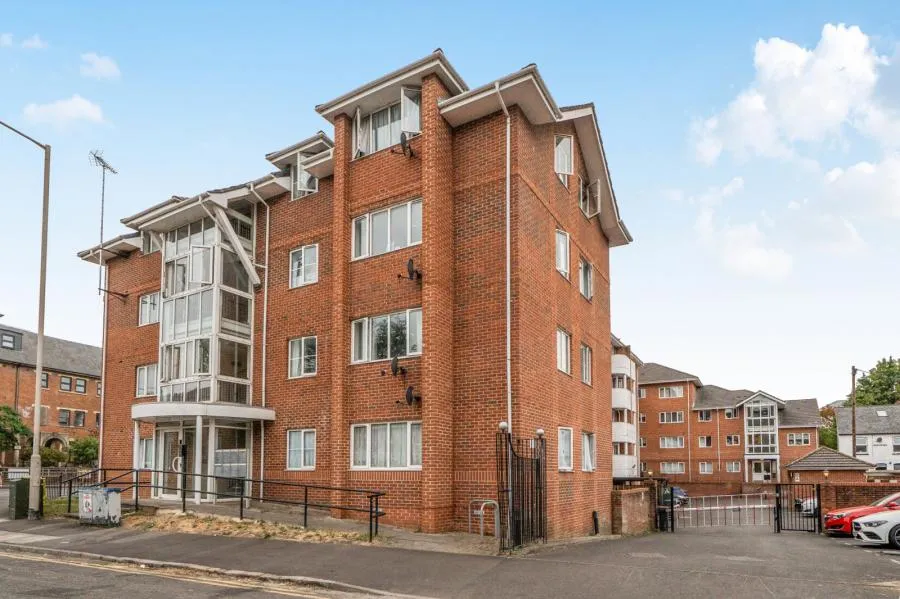 2 bed flat for sale, Queens Road, Reading, RG1