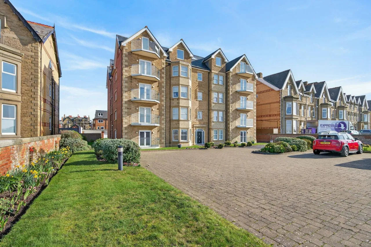 5 bed flat for sale, North Promenade, Nicoll Court, FY8