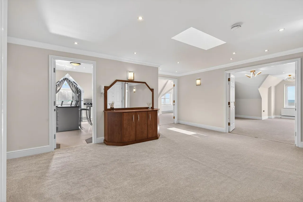 North Promenade, Nicoll Court, FY8, photo 7