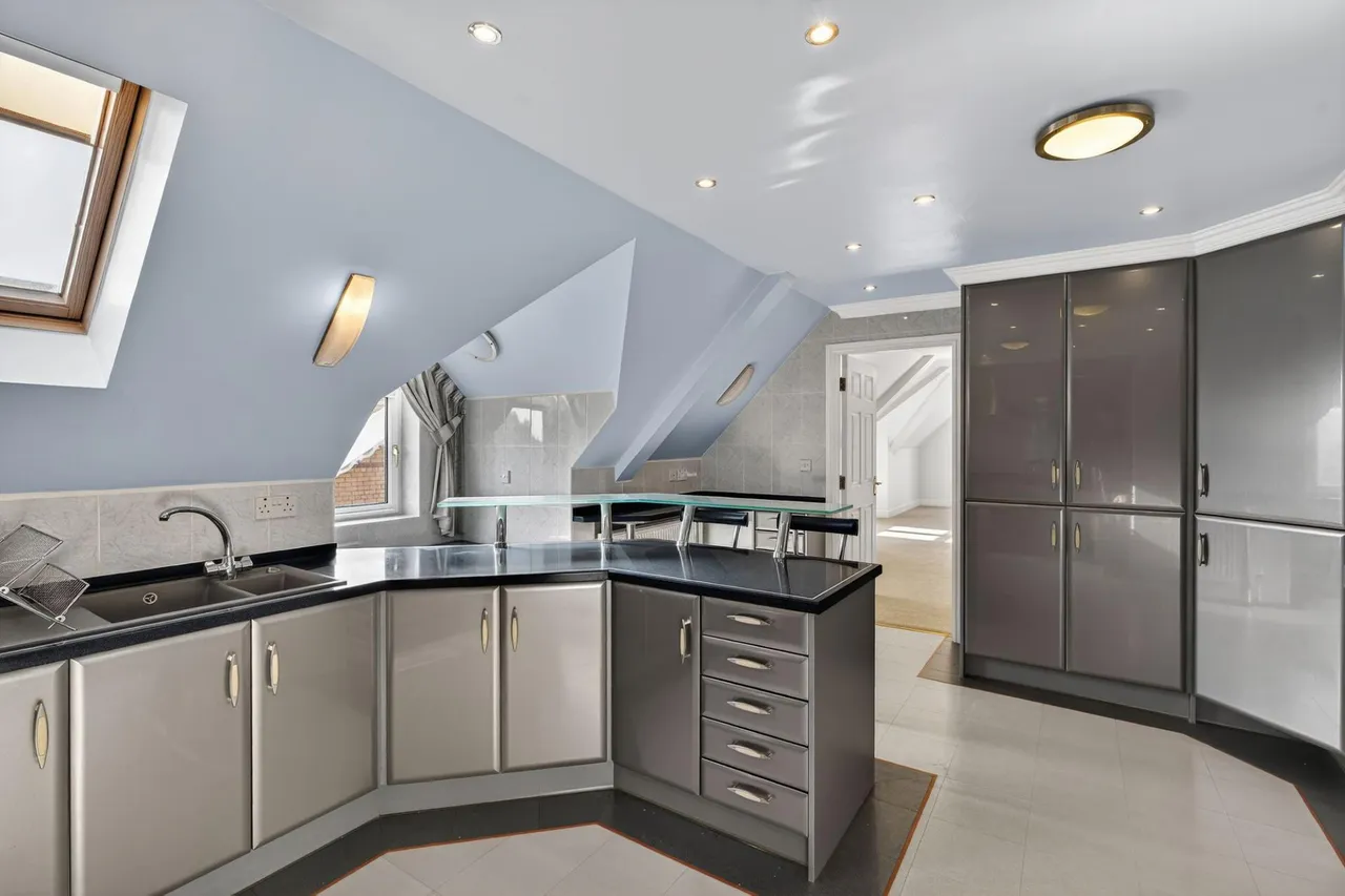 North Promenade, Nicoll Court, FY8, photo 14