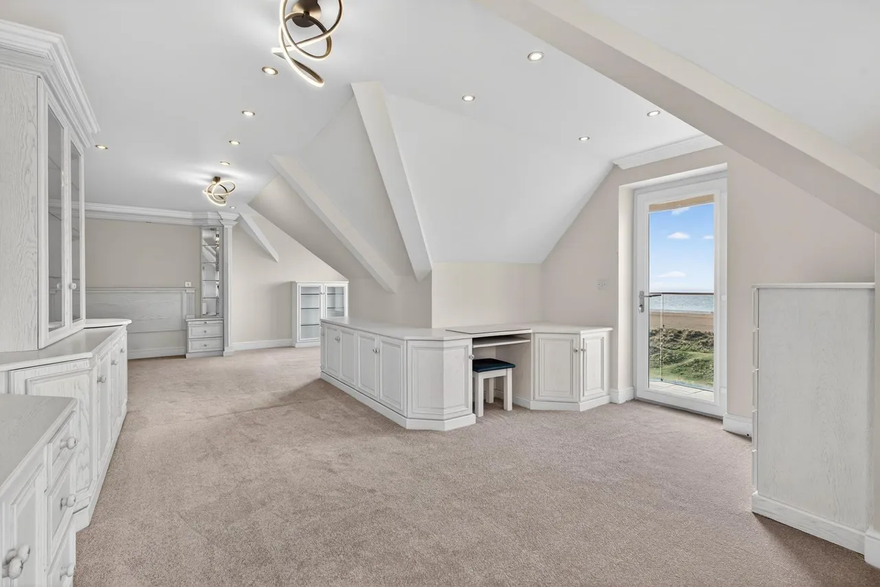 North Promenade, Nicoll Court, FY8, photo 18