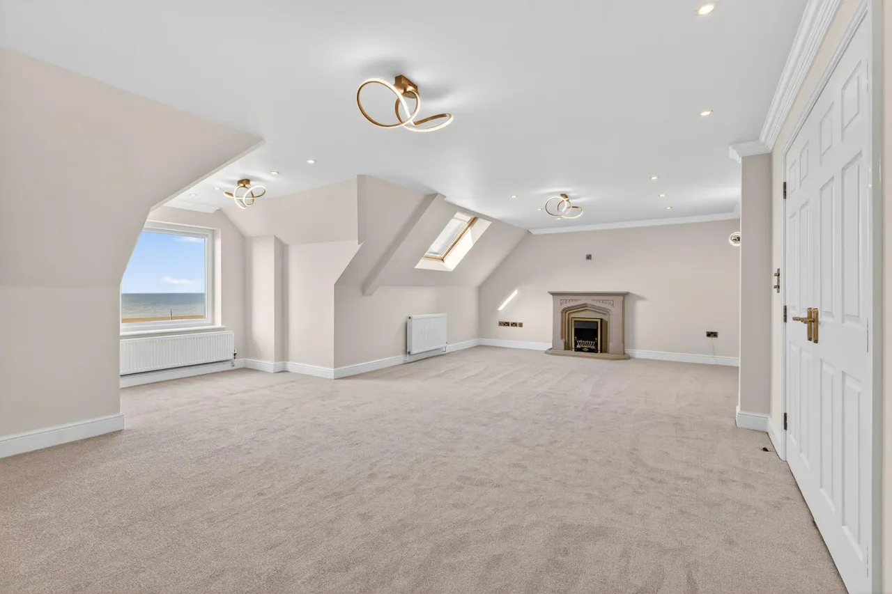 North Promenade, Nicoll Court, FY8, photo 2