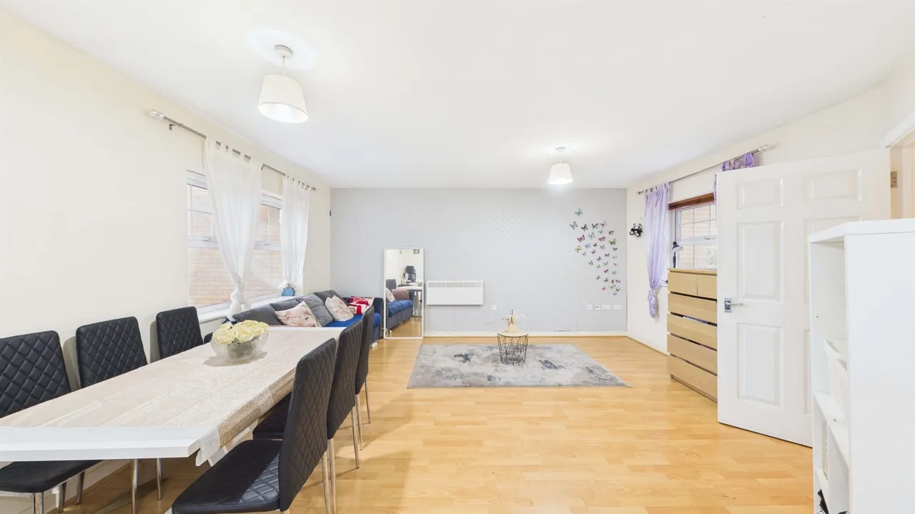 Butler Close, Edgware, photo 3