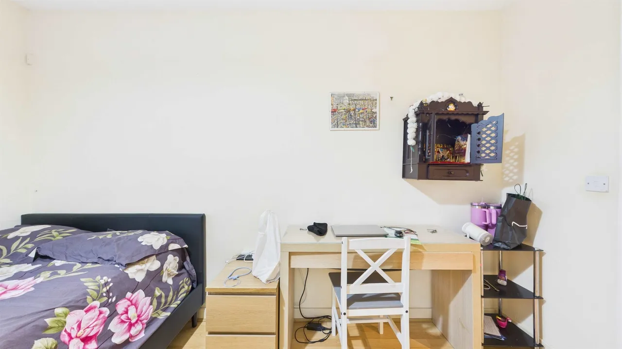 Butler Close, Edgware, photo 12