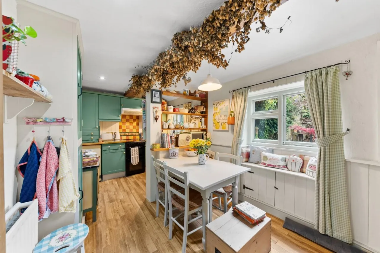 Aberford Road, Bramham, LS23, photo 4