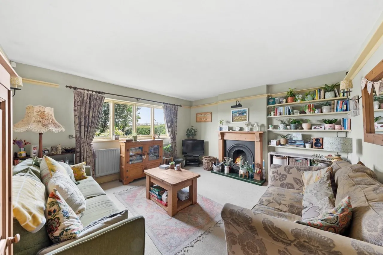 Aberford Road, Bramham, LS23, photo 6